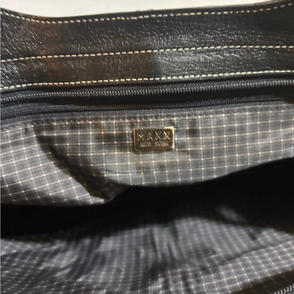 Elegant Black Leather Tote Bag - Picture 7 of 7